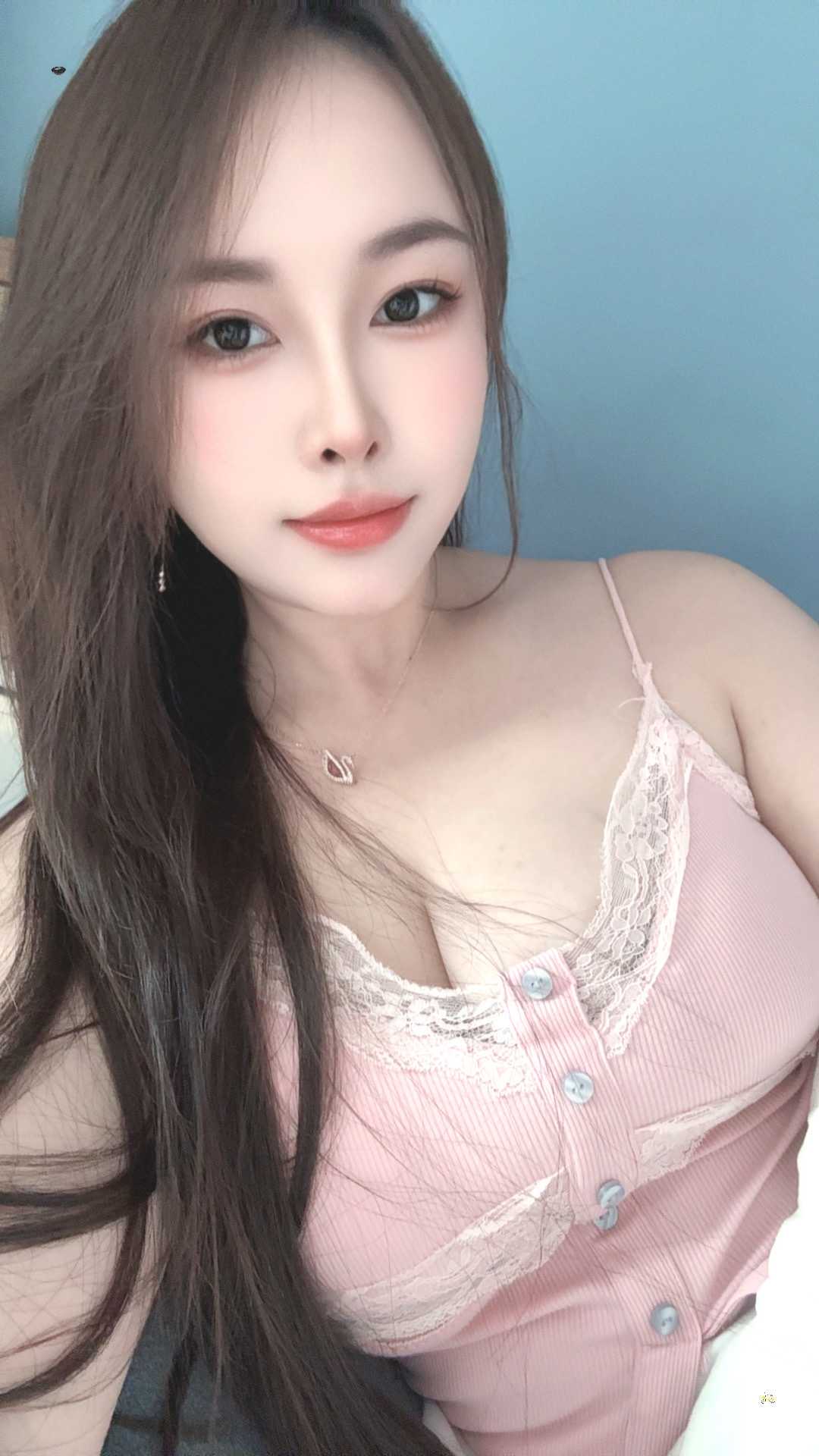 诱人美乳小姐姐欢欢