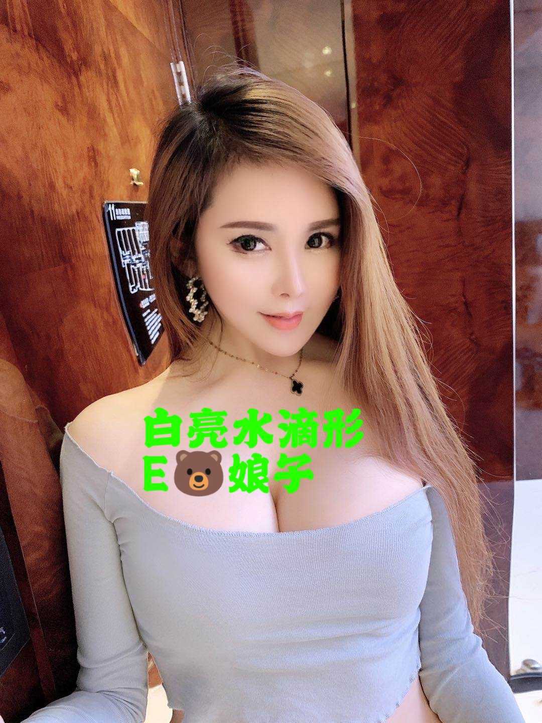 雨花爆乳小娘子