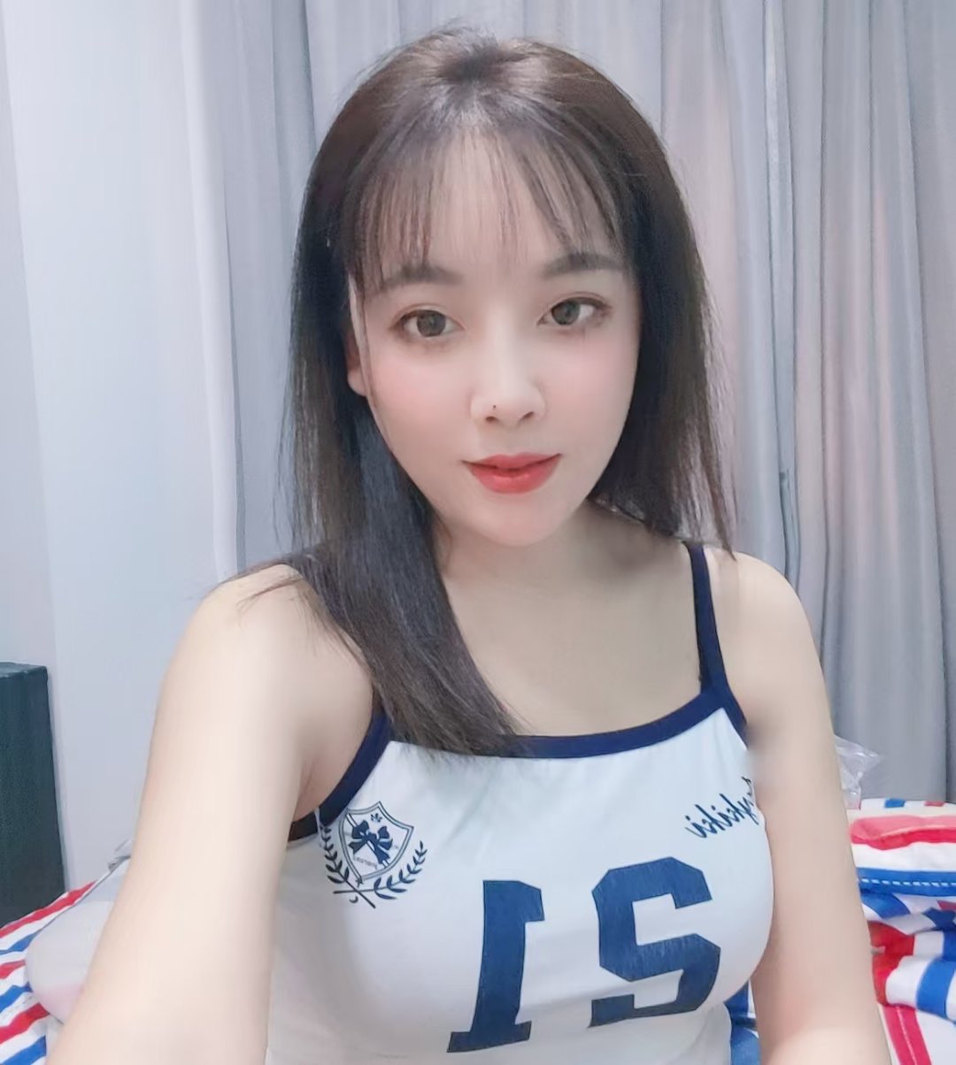 丰满诱人辣妹安娜