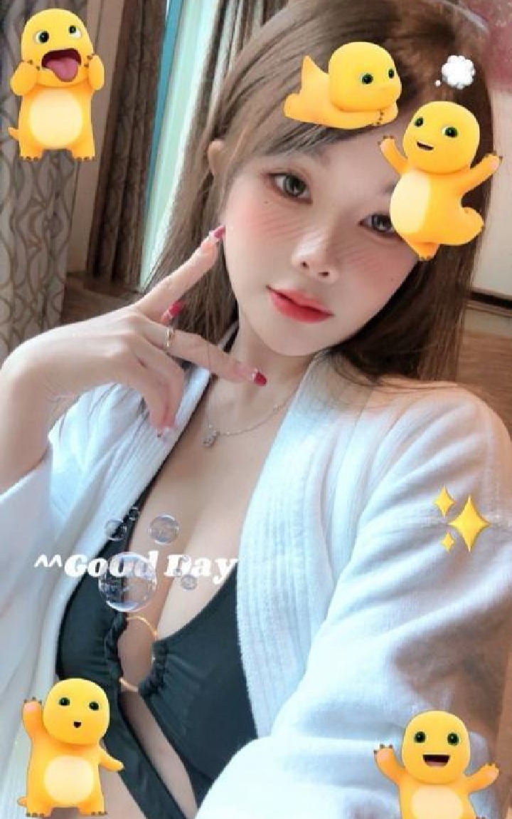 岗厦爆乳辣妹萱萱