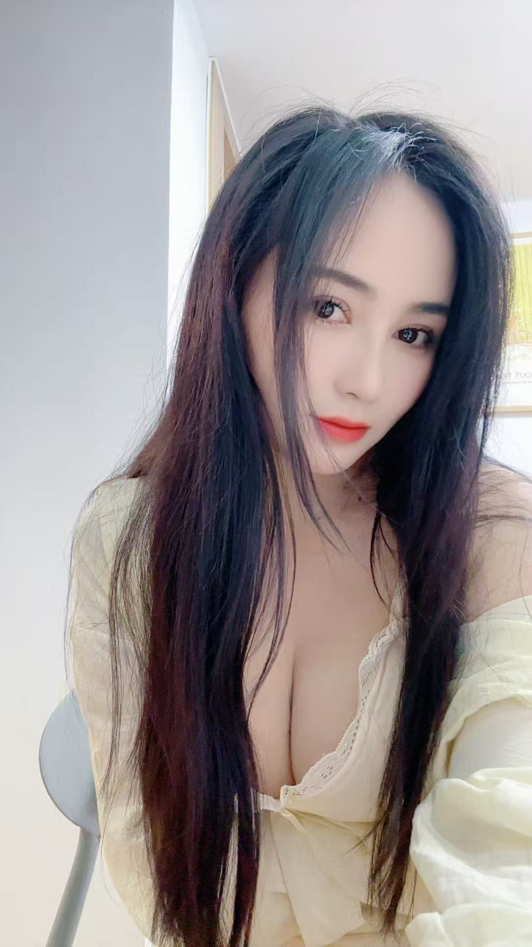 勾人美乳小妖精贝贝