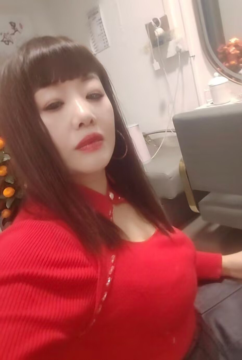 天河岗顶熟女三百包时不限次QT 性价比之王