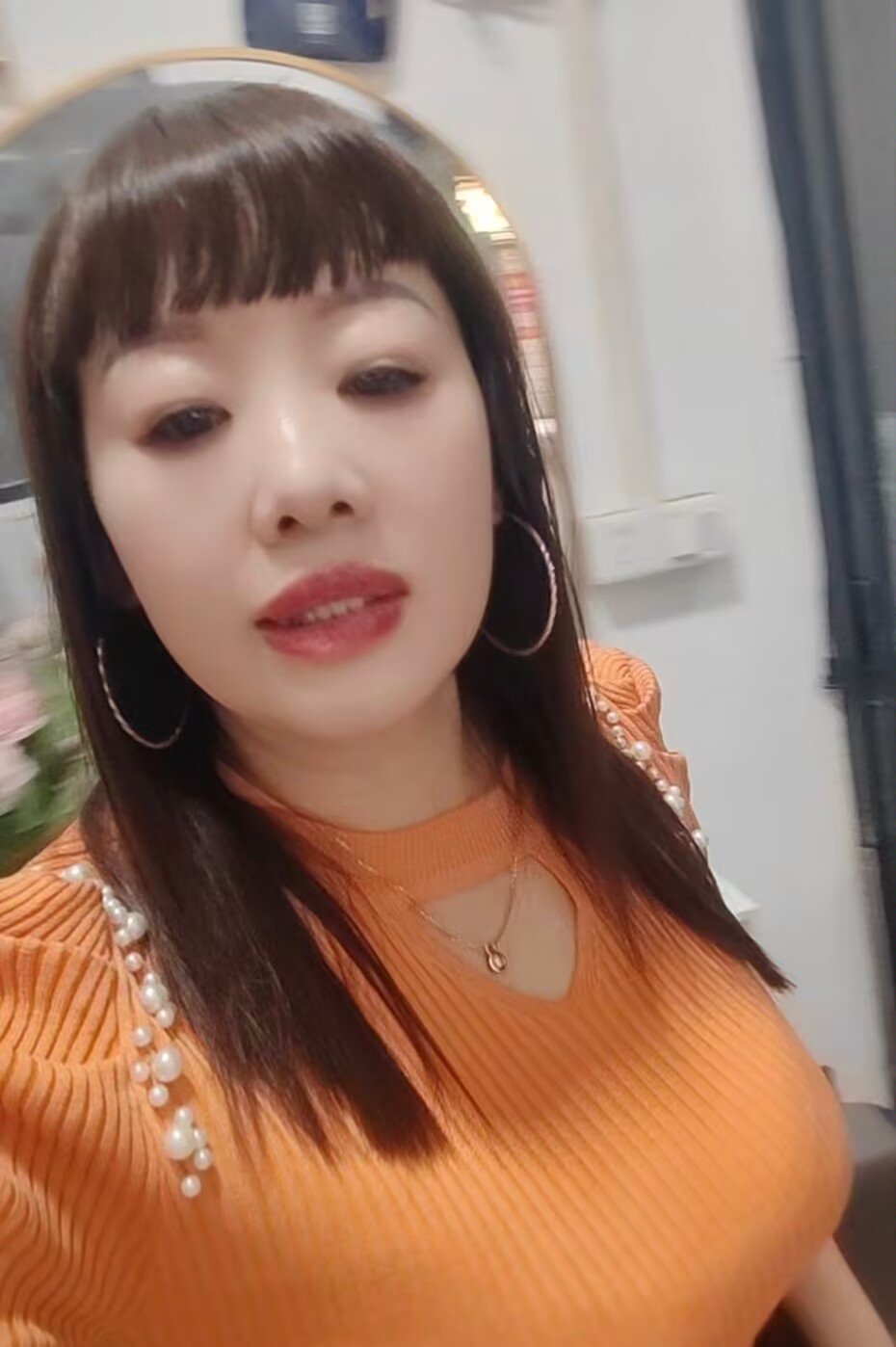 天河岗顶熟女三百包时不限次QT 性价比之王