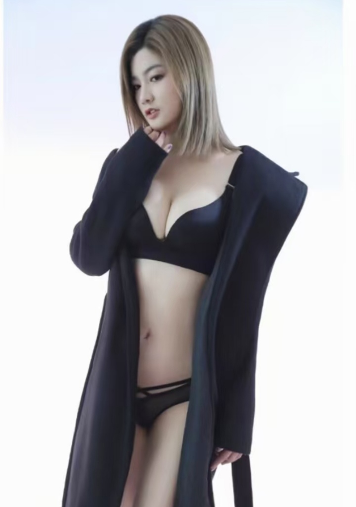 西青短发御姐小九