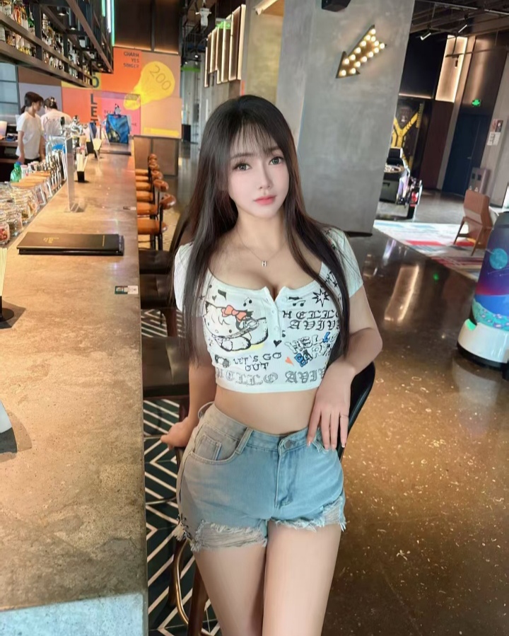 丰满热辣美妞瑶瑶