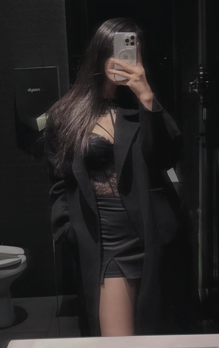 美腿翘臀美妞小怡