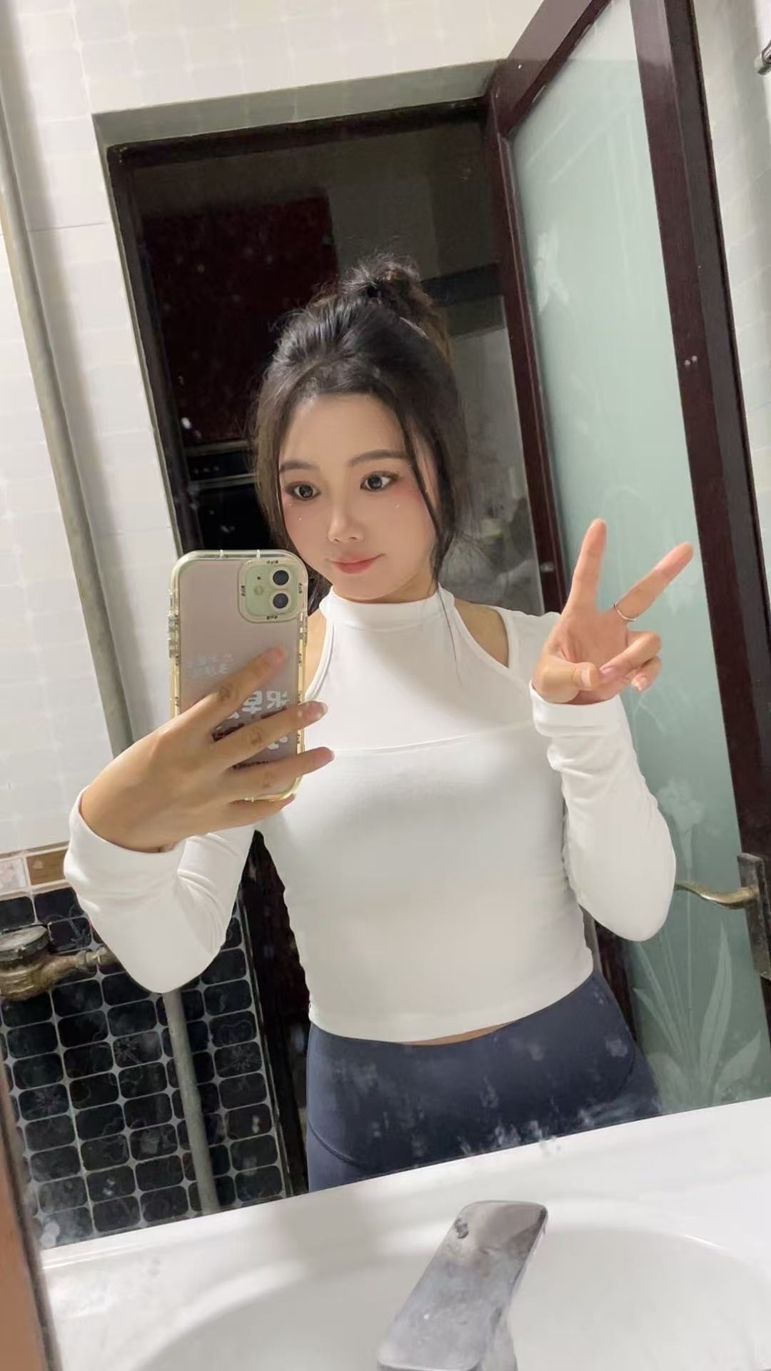 白云梅花园萝莉型兼直新人会所已经帮你培养好了，尽管舔食