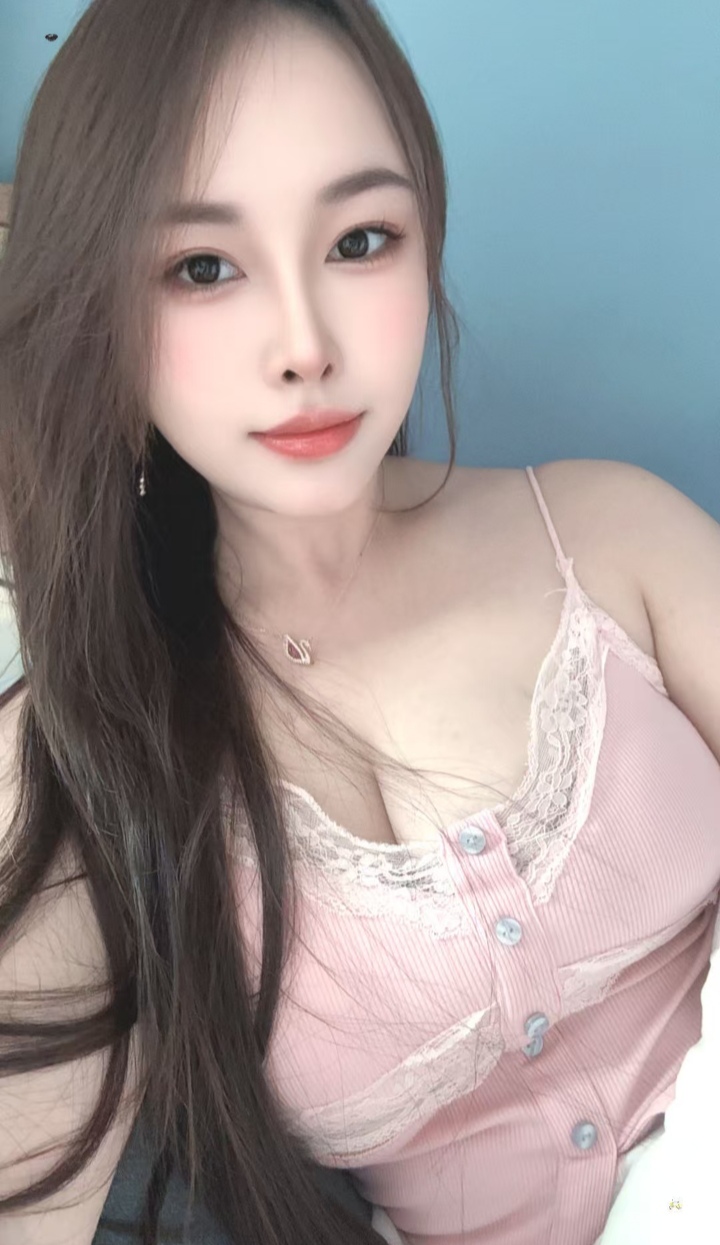 热辣美乳小姐姐欢欢