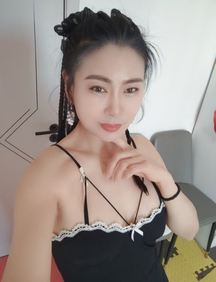 泉山丰润御姐莉莉