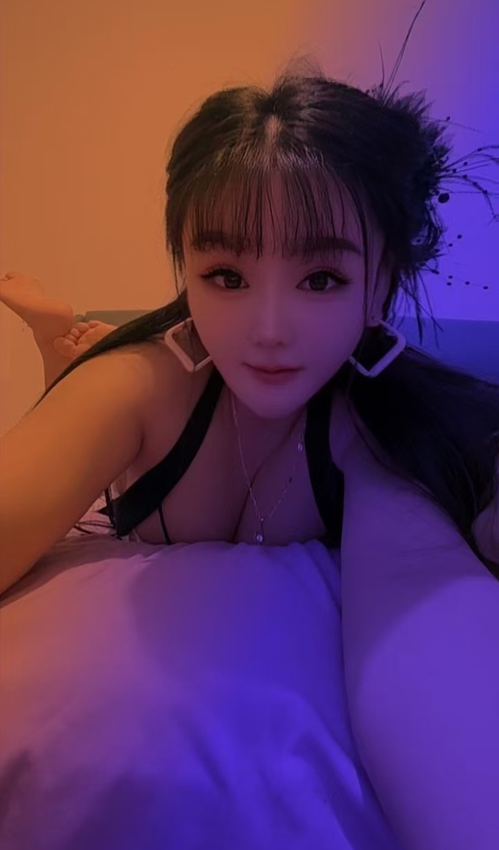 西湖惹火大胸妹依诺