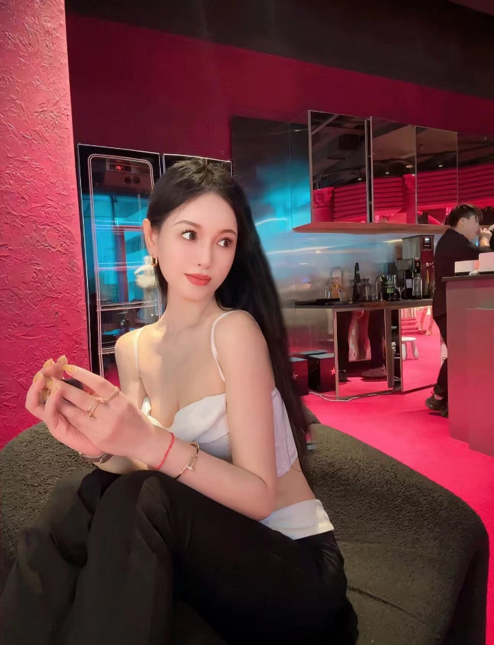 郫都白嫩美妞佳佳