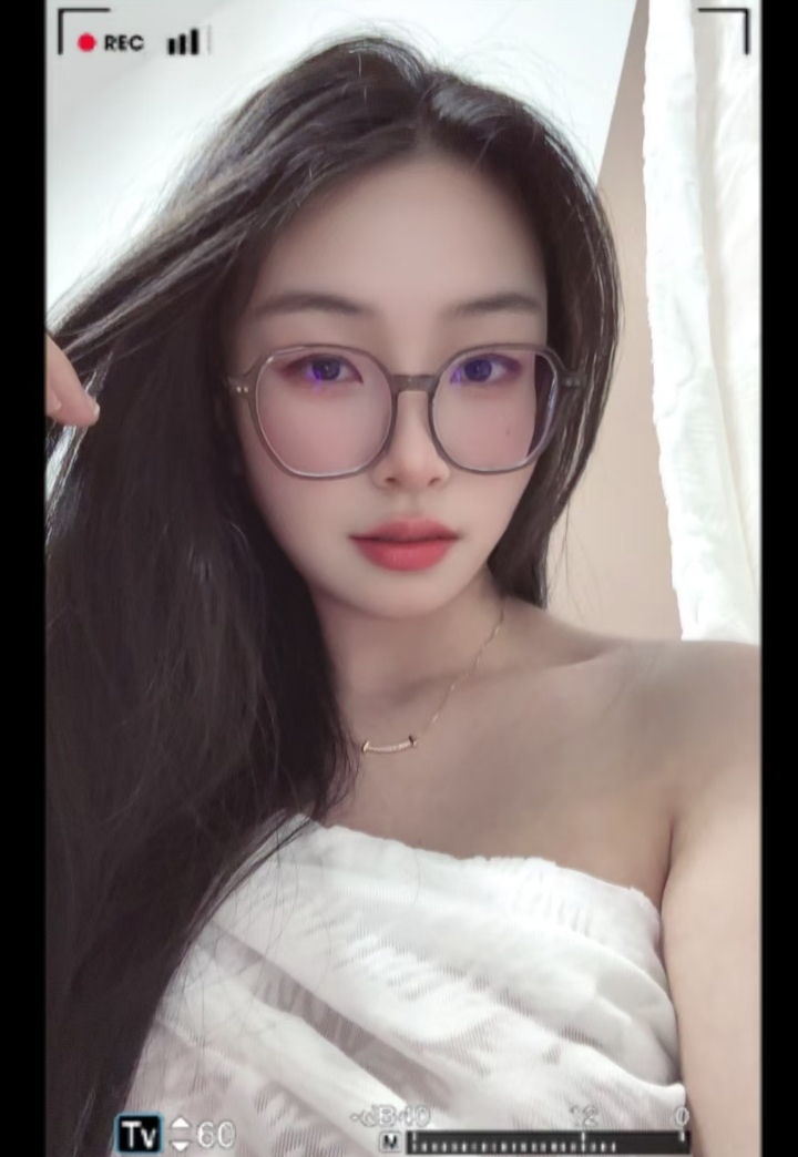 纯欲眼镜甜妹小海绵