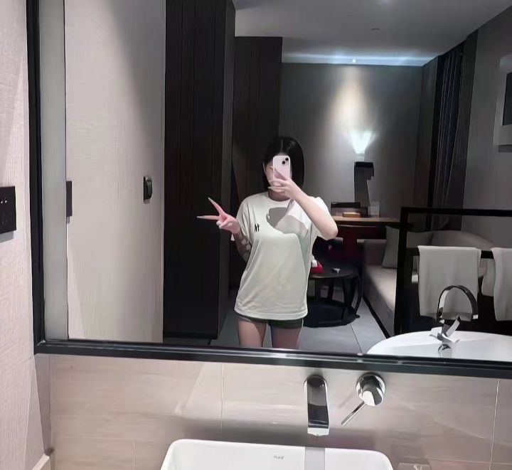 兼职白嫩小甜妹泡泡