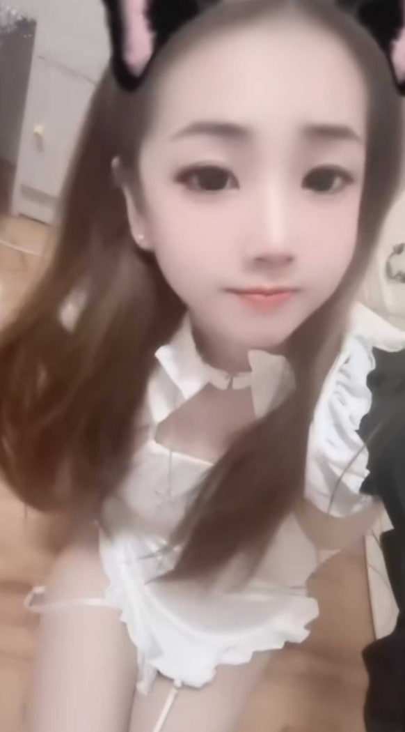 乖巧可爱有点闹