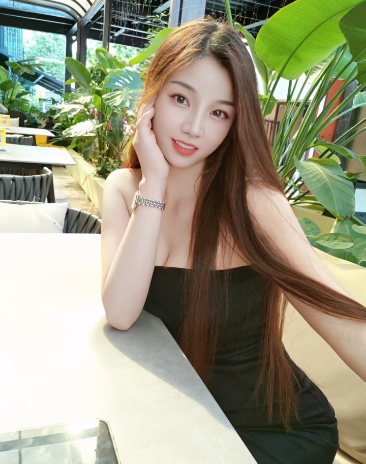 沙依巴克白嫩美妞月亮