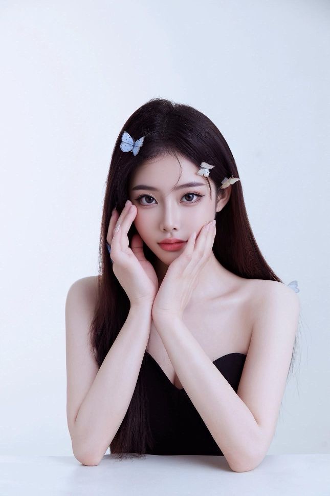 偶尔兼职，有工作室，也可以外出