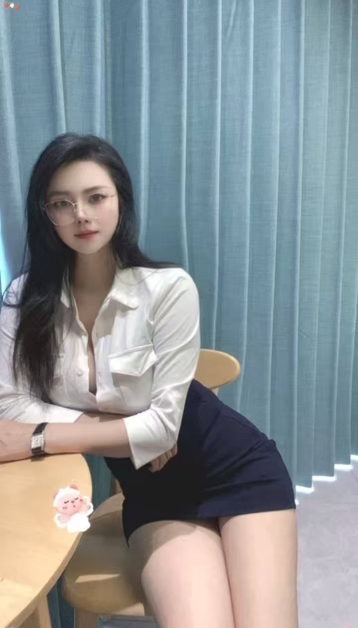 极品e胸美腿御姐依可