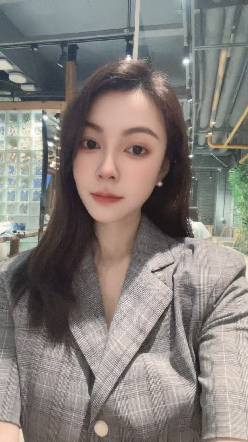 白云区梅花园d出口 伊涵