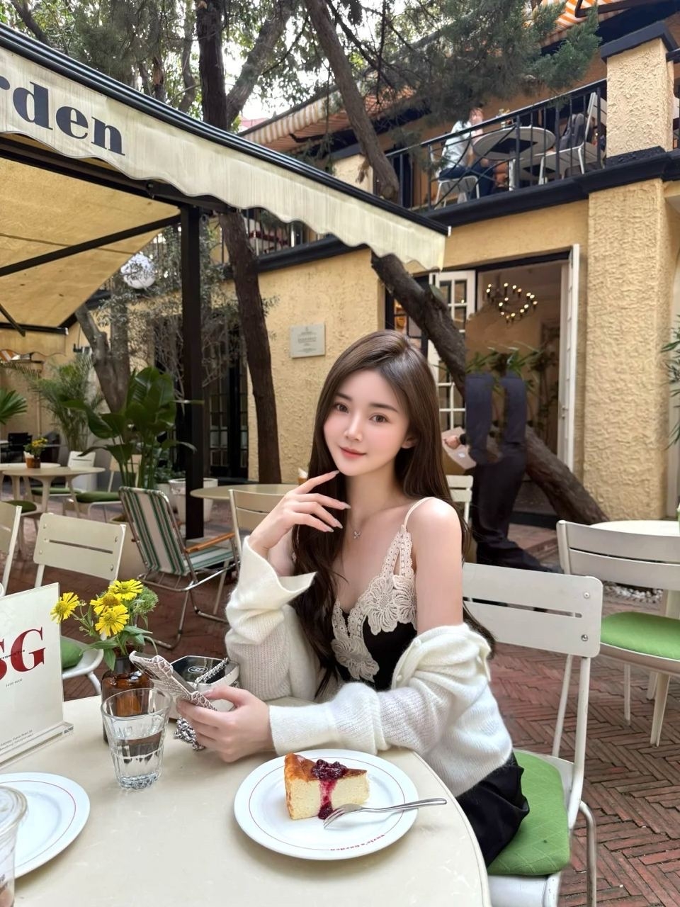 白净气质小姐姐