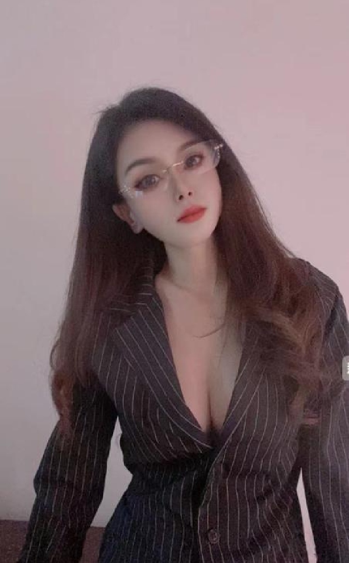 极品纯欲大胸妞文文