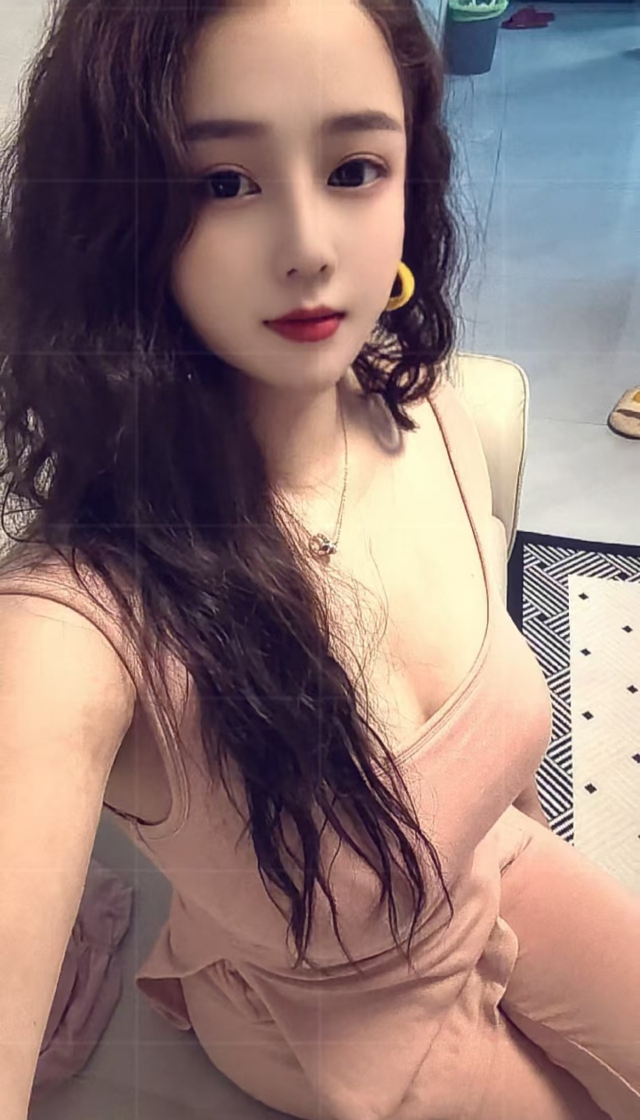 极品身材美妞小冰