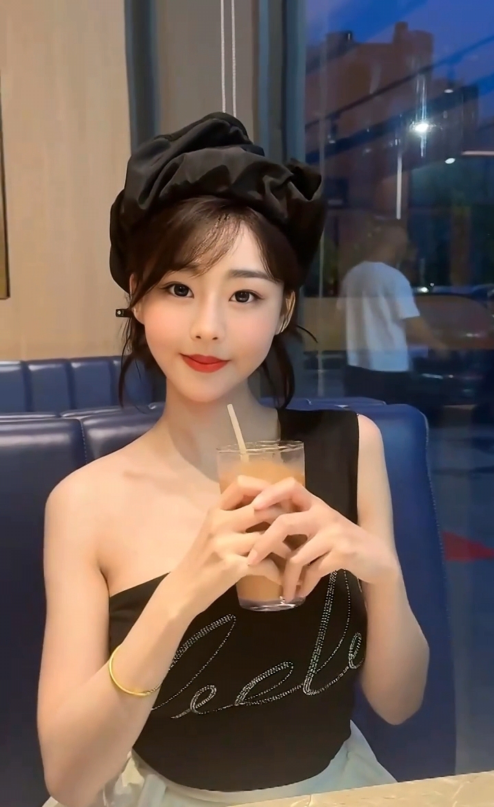 美容院上班,偶尔兼职