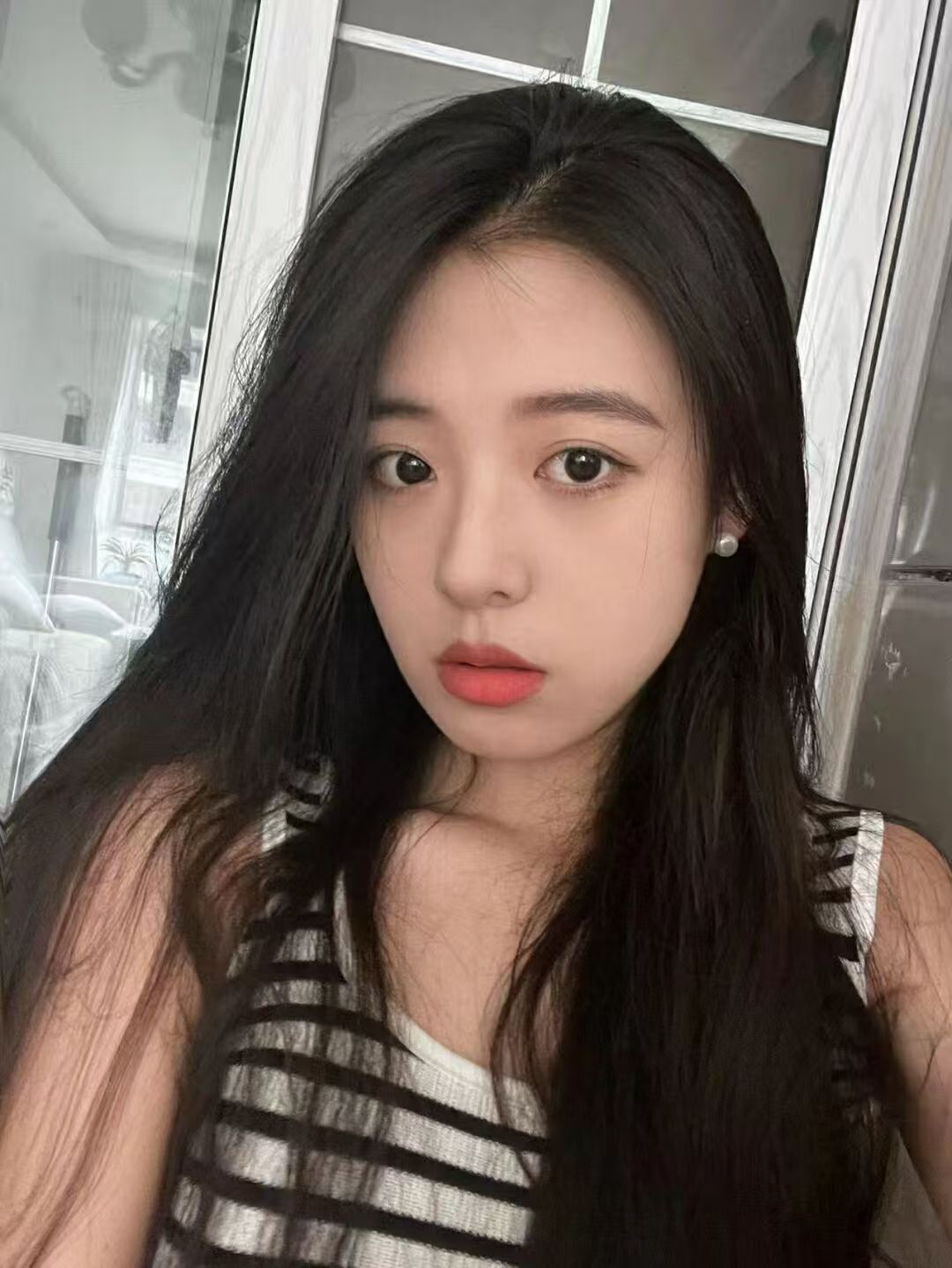 白嫩兼职甜妹芸芸