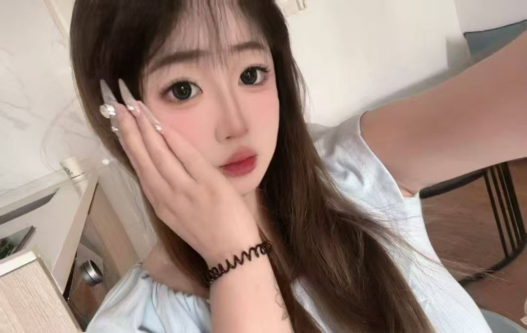 东站白虎嫩妹欣欣