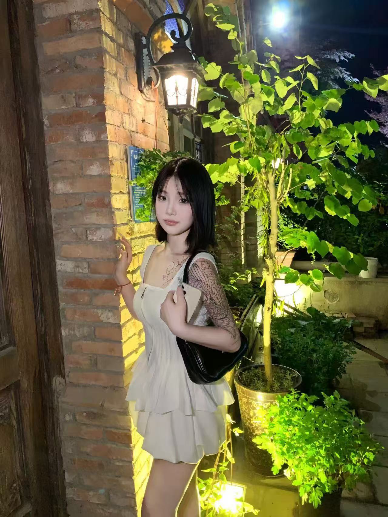 雨花白嫩娇俏含妹