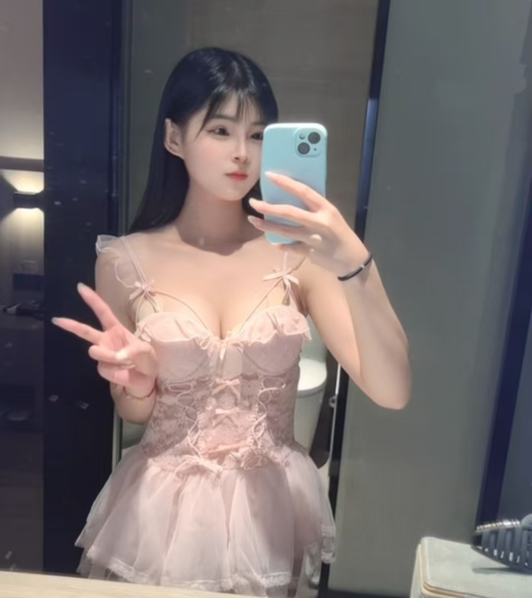 天河白嫩丰满甜妹洋洋