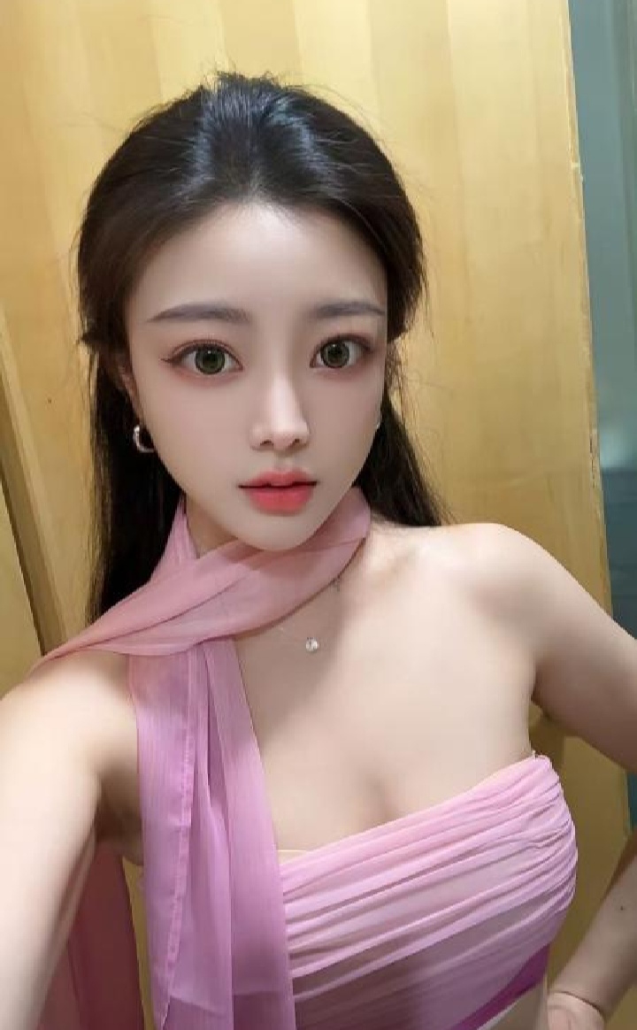 福田翘臀美妞柒柒