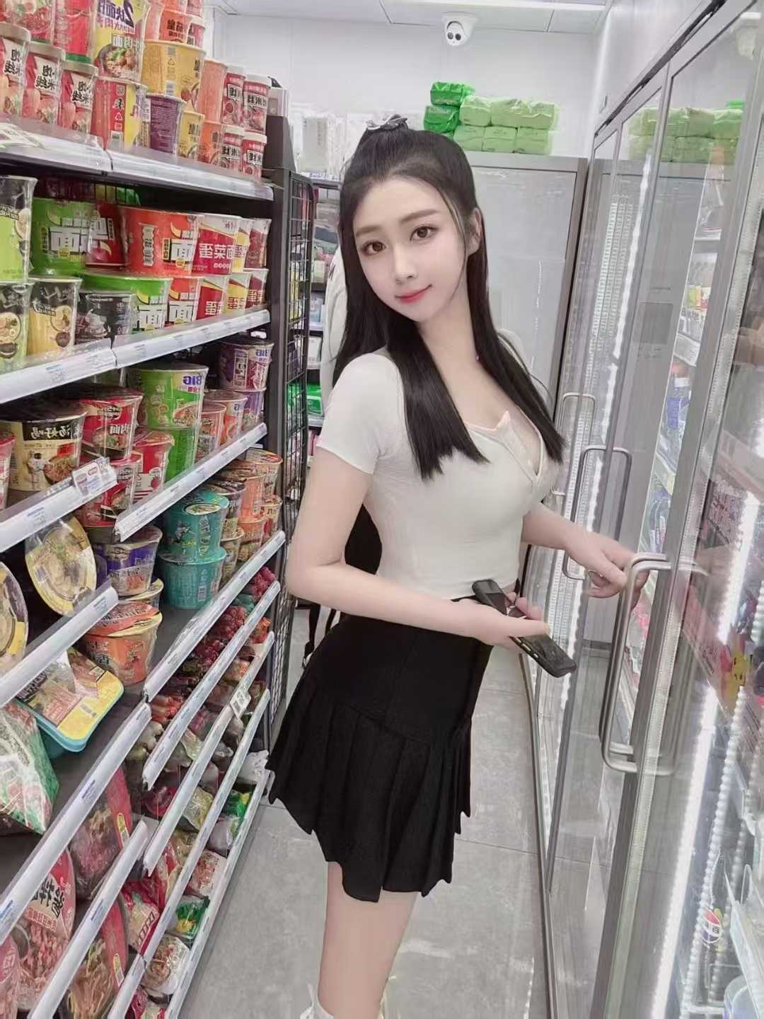 海珠白嫩诱人小表妹