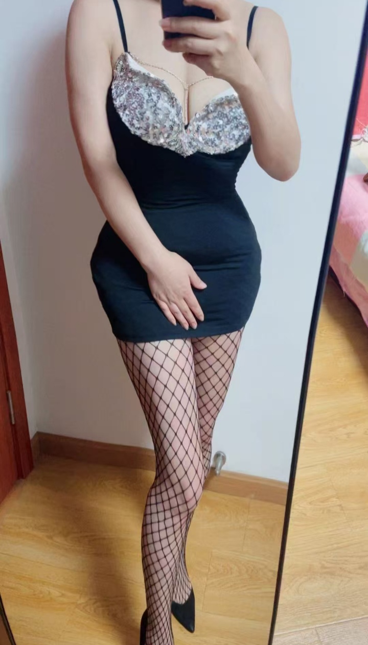 西湖泄火情趣少妇