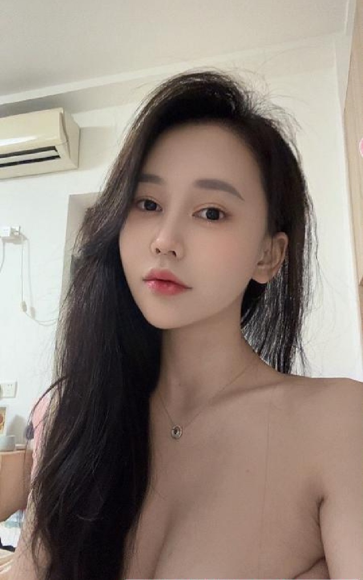 潭村美腿大奶尤物