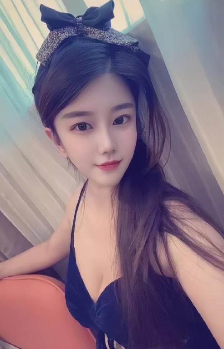 高挑性感辣妹依依