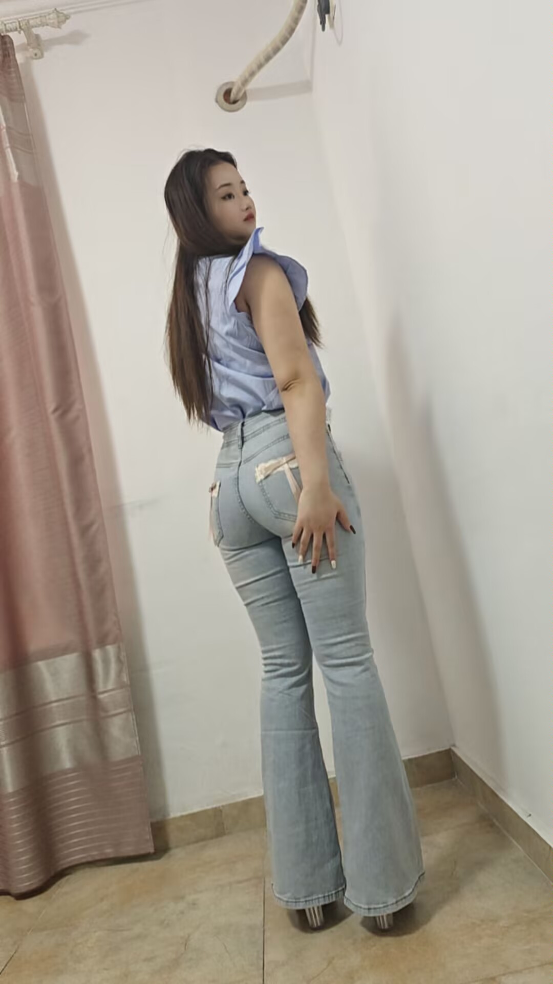 紧致巨臀小奶牛珊姗