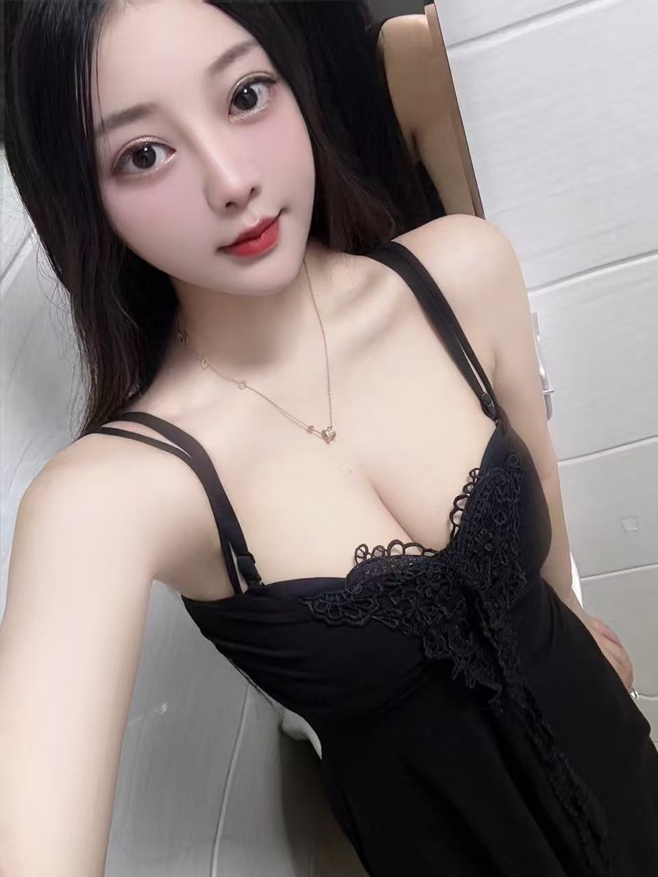 白嫩热辣川妹啵啵