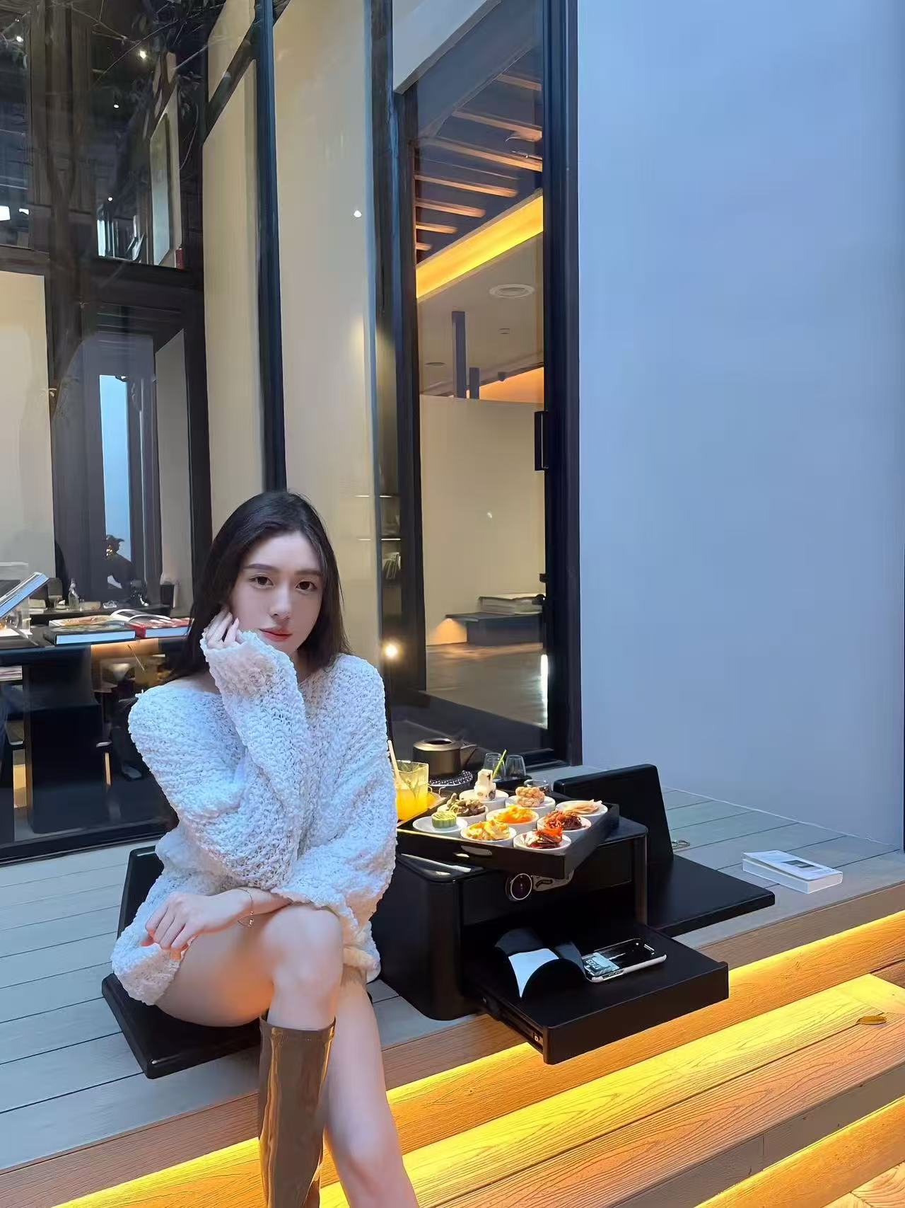 白嫩兼职甜妹倩儿