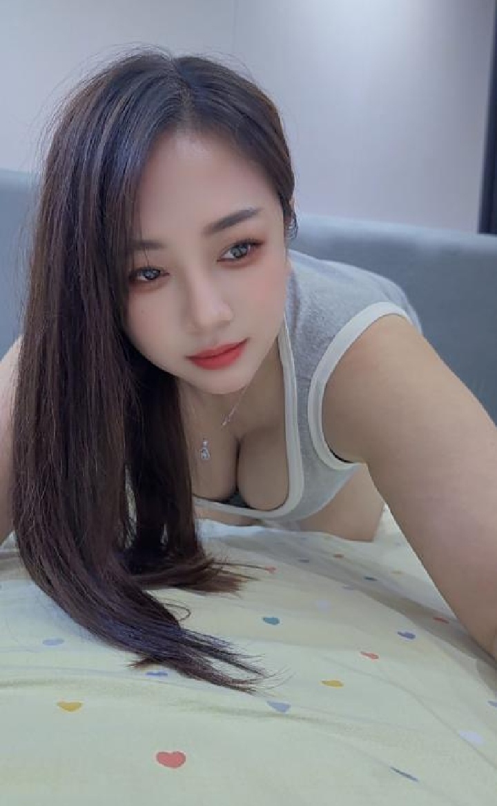 白云丰乳肥臀小少妇