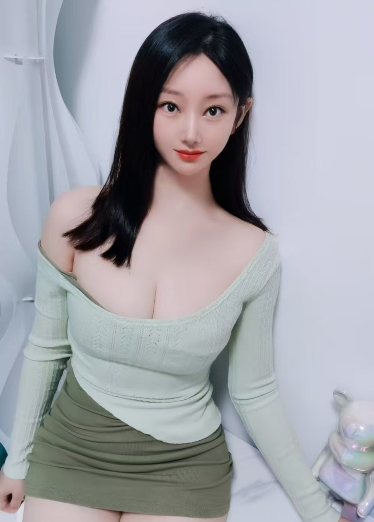 丰乳肥臀嫩妹苗苗