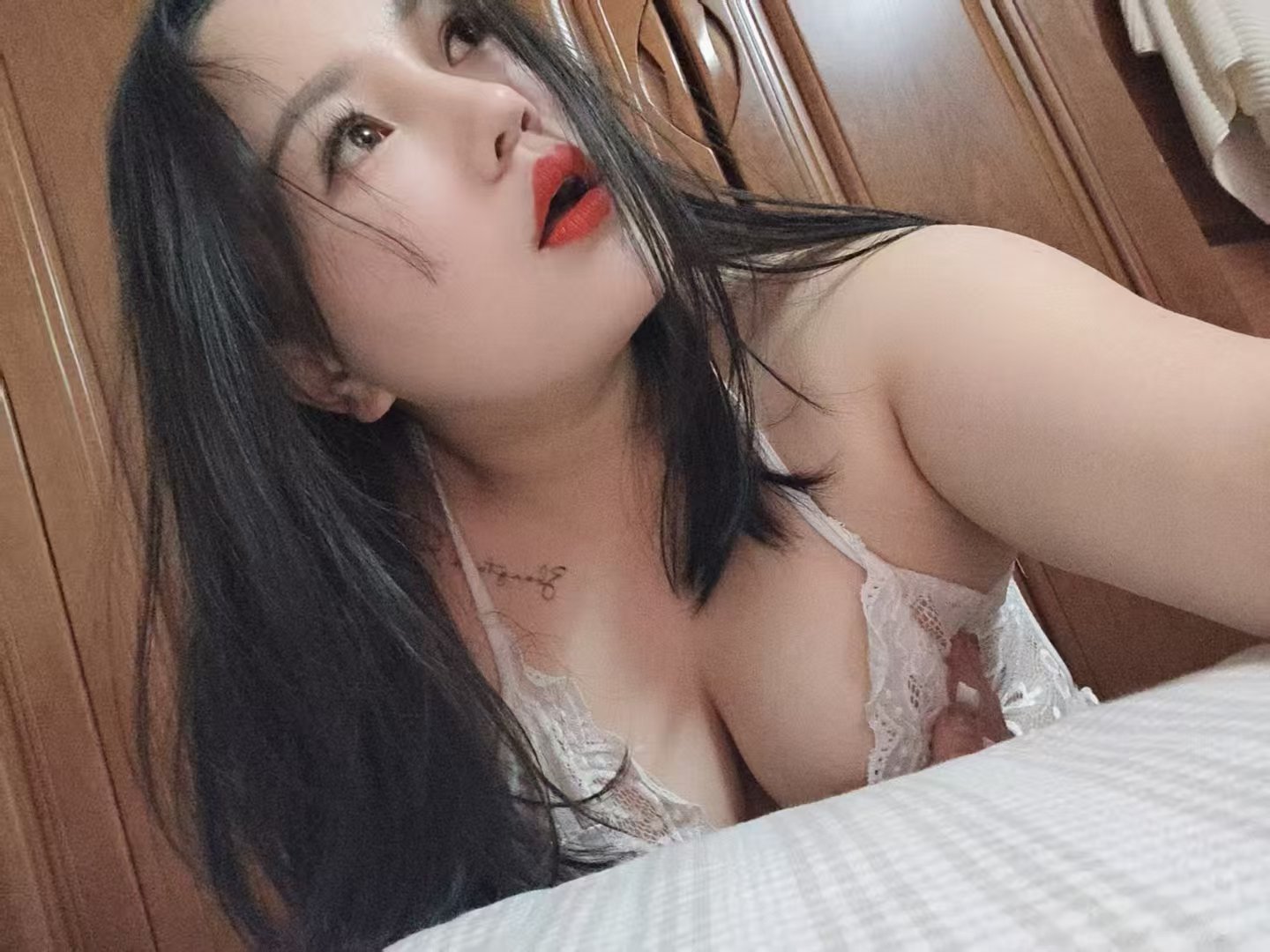 丰乳肥臀一线天晓晓