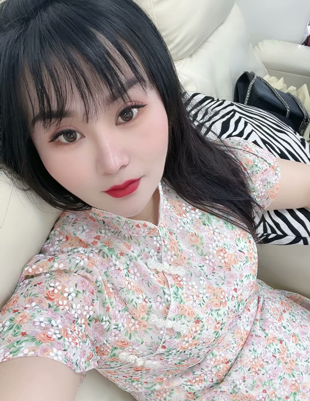 美艳丰润兼职美甲师