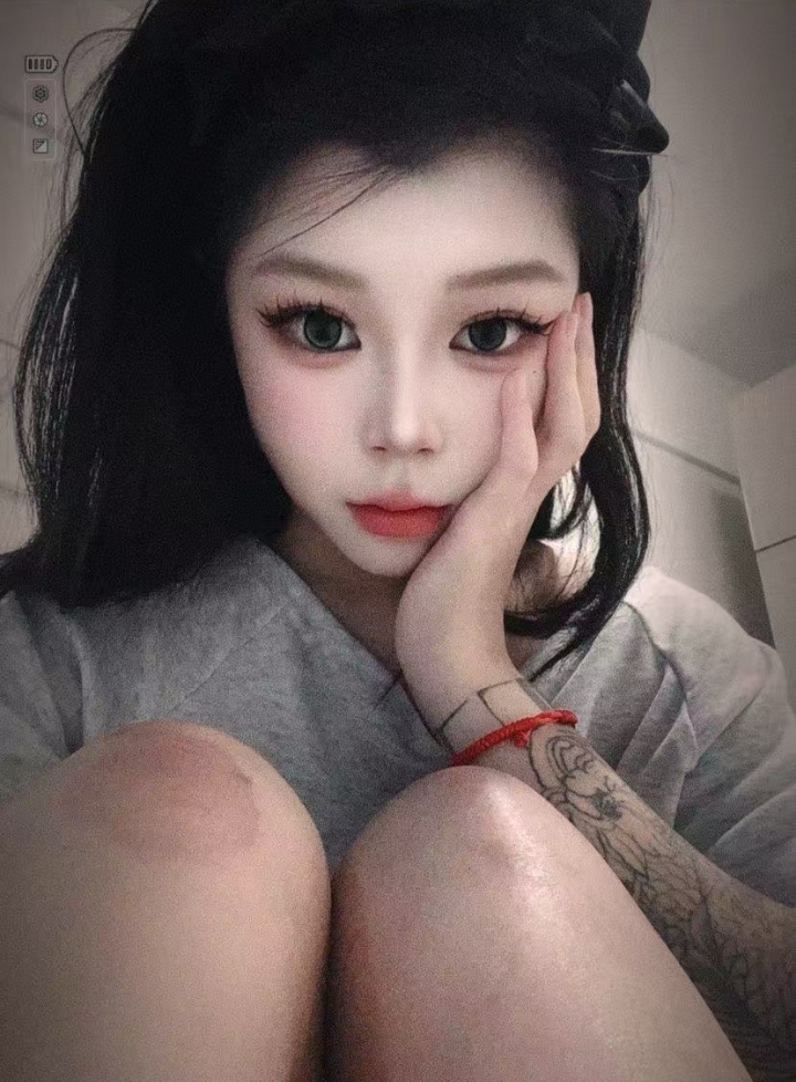 嫩妹女dj佳佳初下水