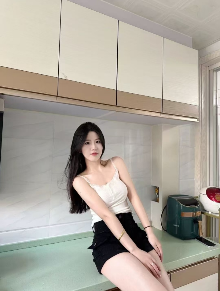 白嫩美腿肉臀贝贝