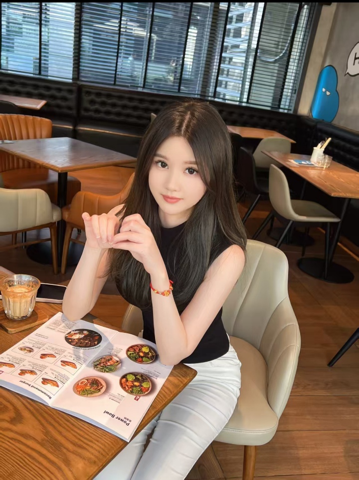 白嫩兼职甜妹琳琳