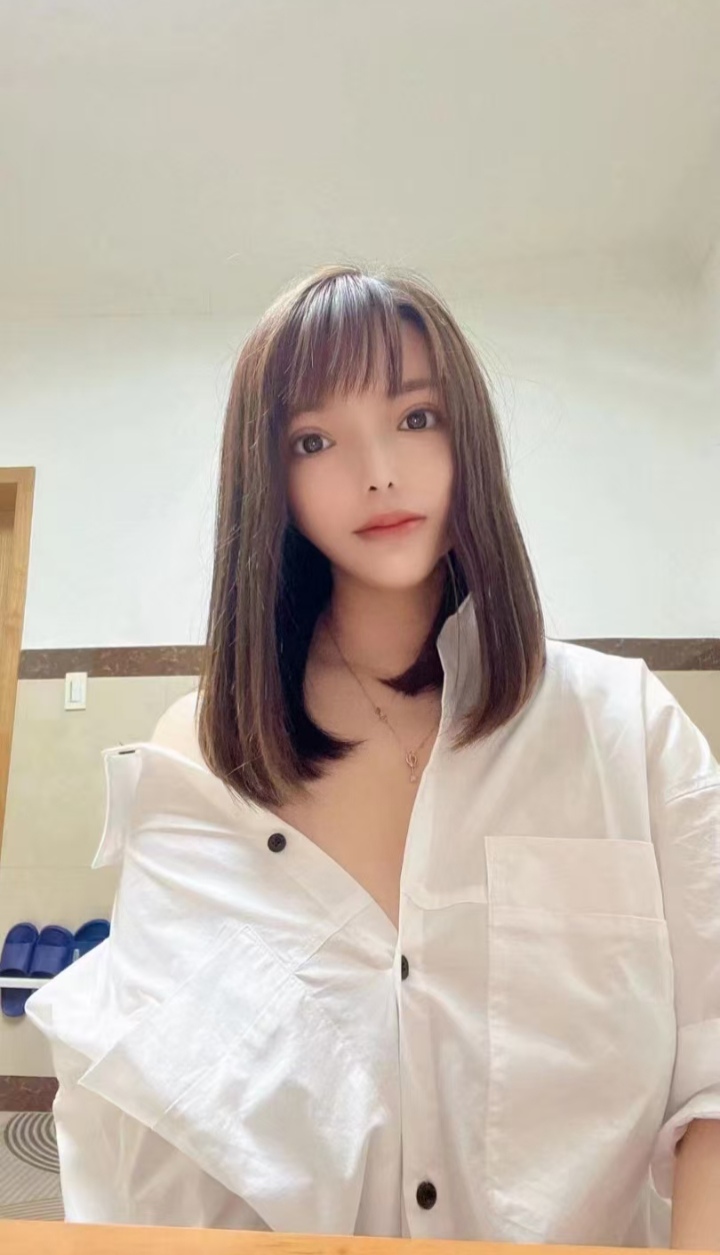 丰满大白兔辣妹露露