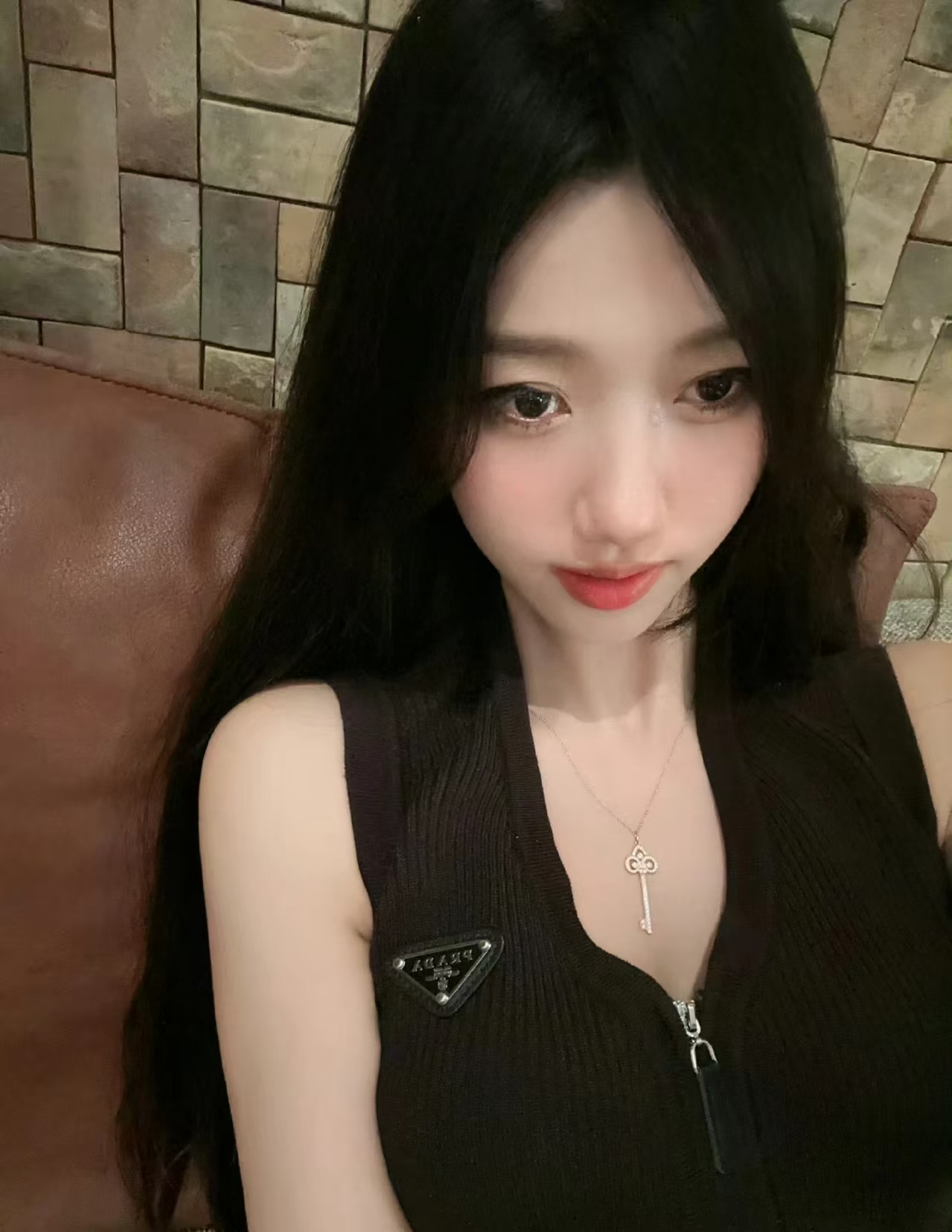 大胸长腿美女反差