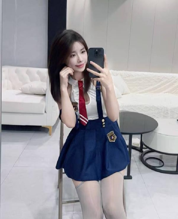 jk制服嫩妹文文