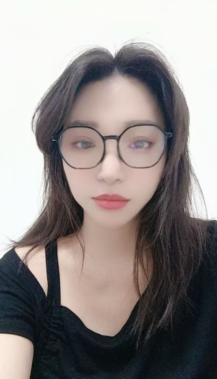 纯欲眼镜辣妹小画