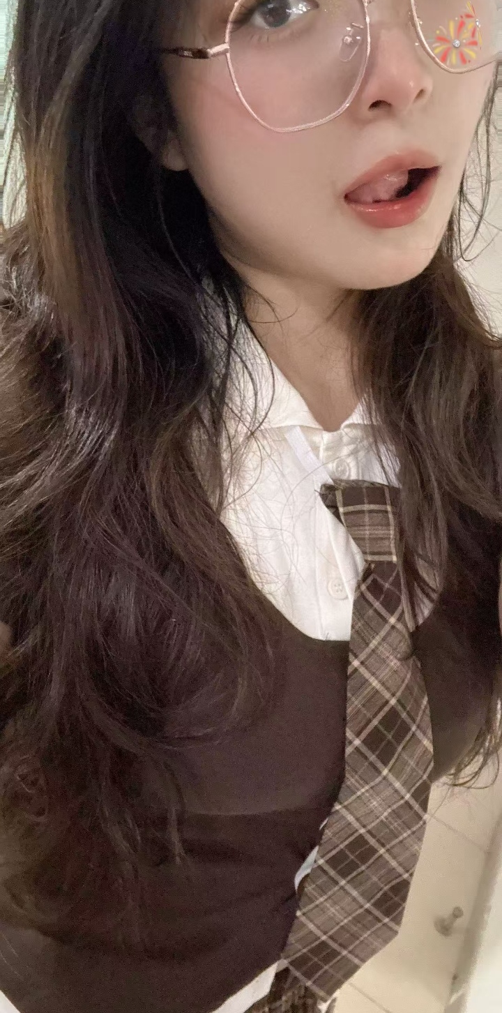 纯欲制服眼镜妞雅雅